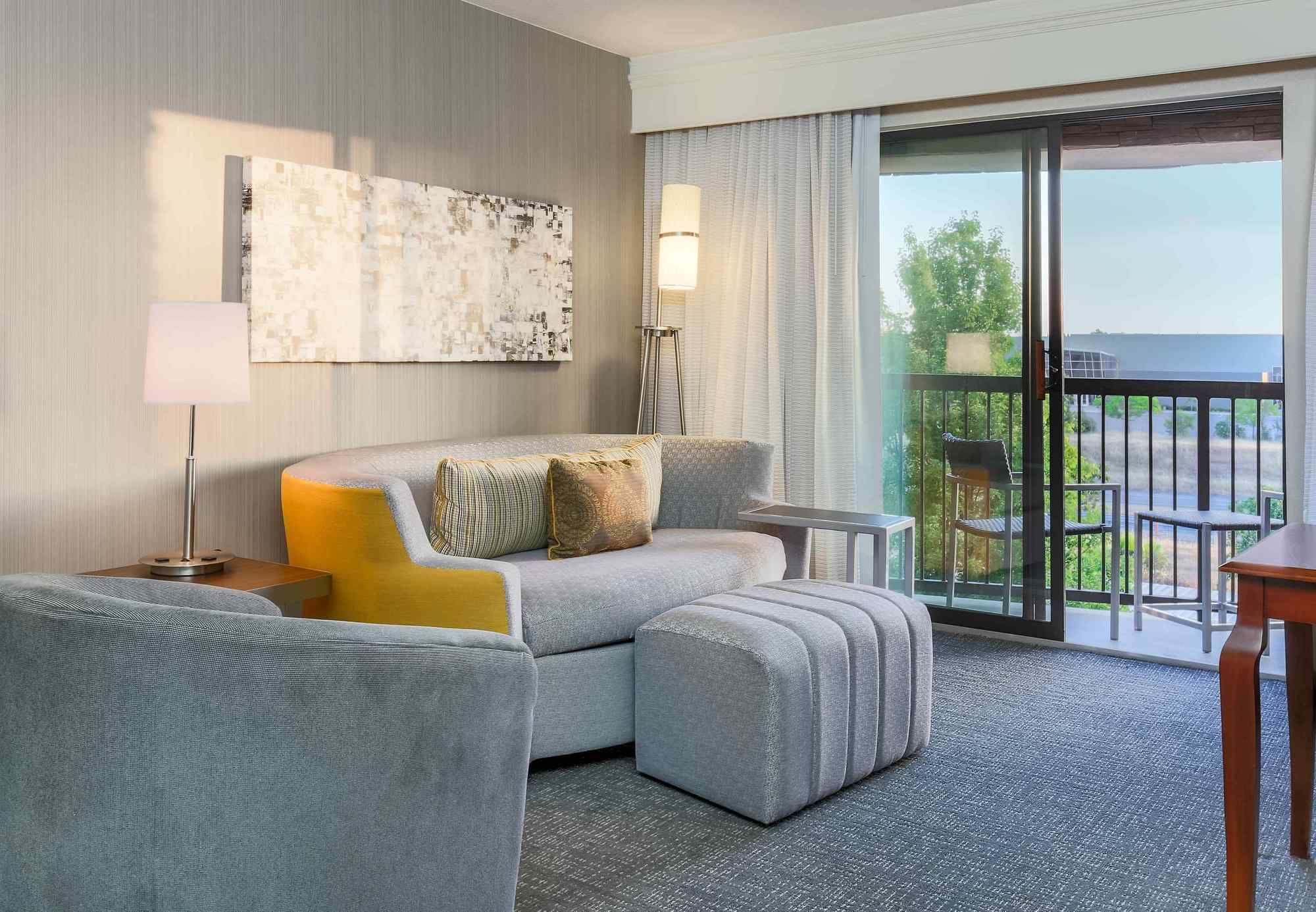 Courtyard By Marriott Roseville Galleria Mall/Creekside Ridge Drive Екстериор снимка