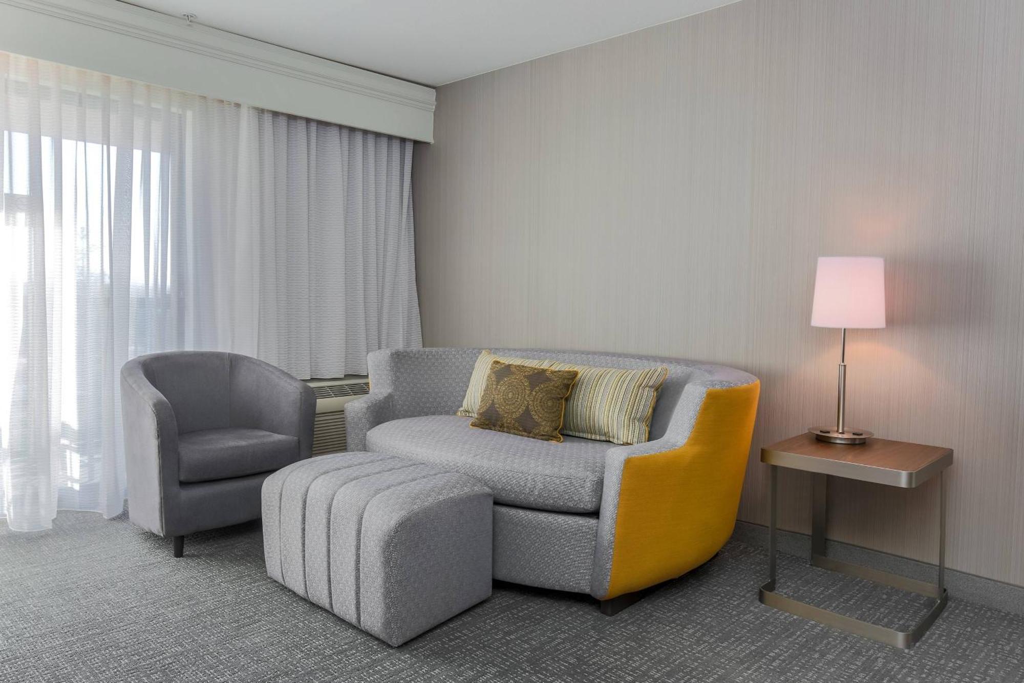 Courtyard By Marriott Roseville Galleria Mall/Creekside Ridge Drive Екстериор снимка