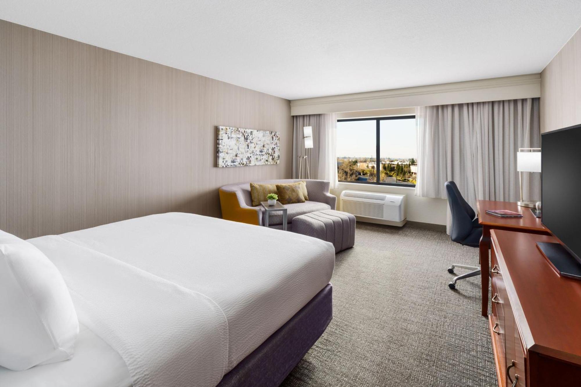 Courtyard By Marriott Roseville Galleria Mall/Creekside Ridge Drive Екстериор снимка
