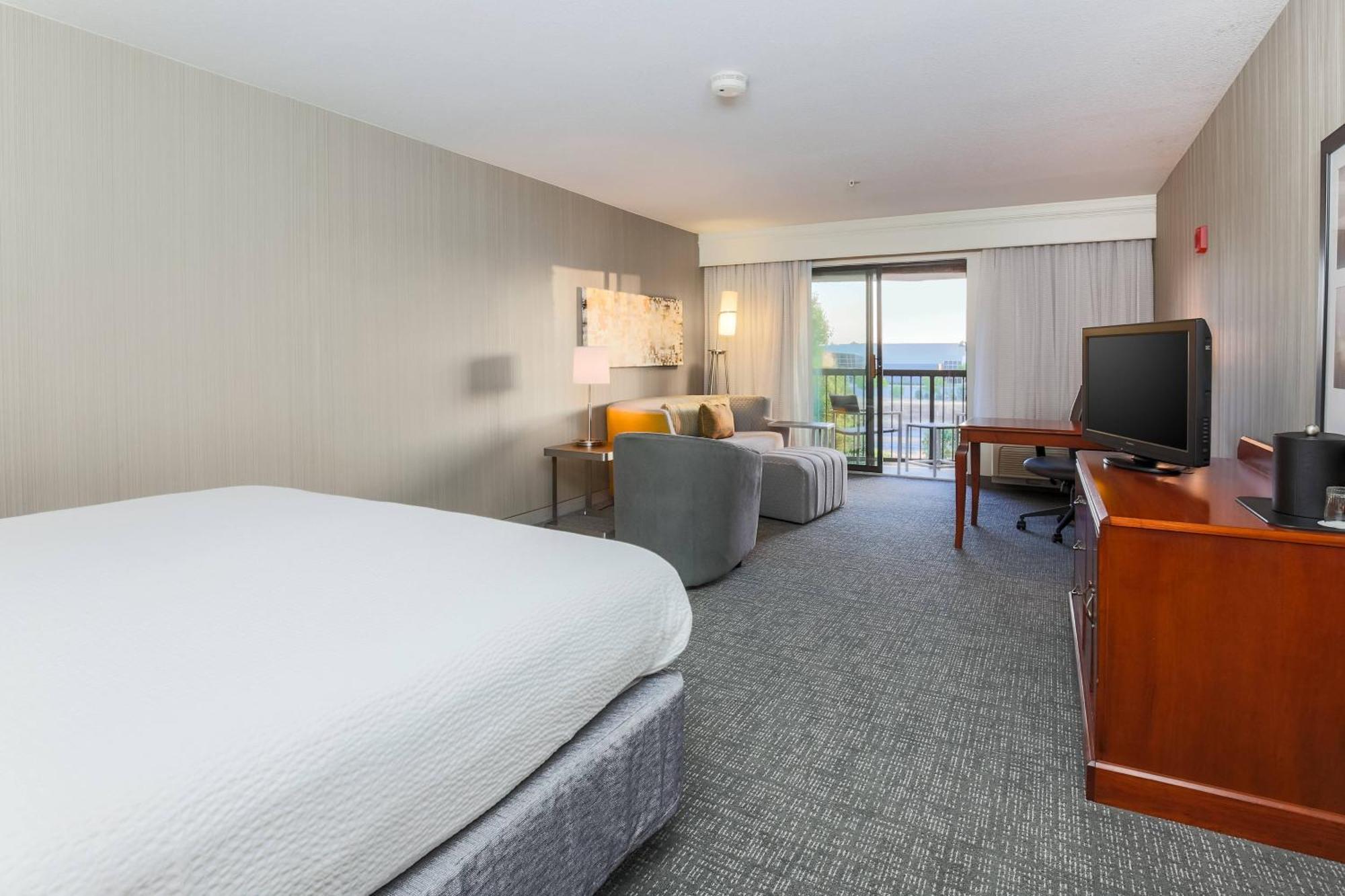Courtyard By Marriott Roseville Galleria Mall/Creekside Ridge Drive Екстериор снимка