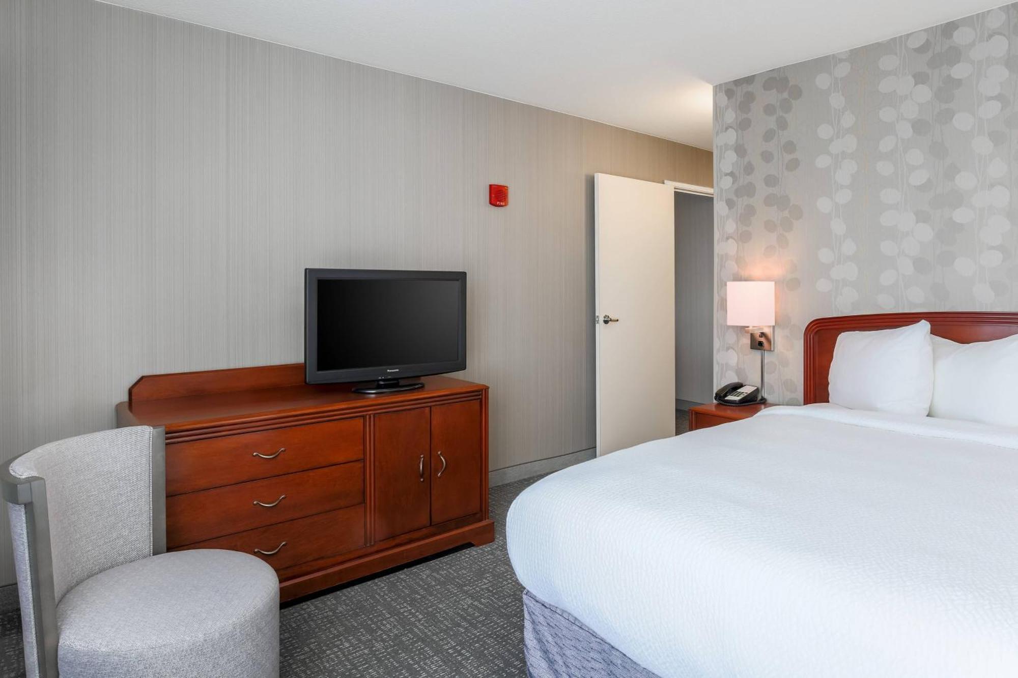 Courtyard By Marriott Roseville Galleria Mall/Creekside Ridge Drive Екстериор снимка