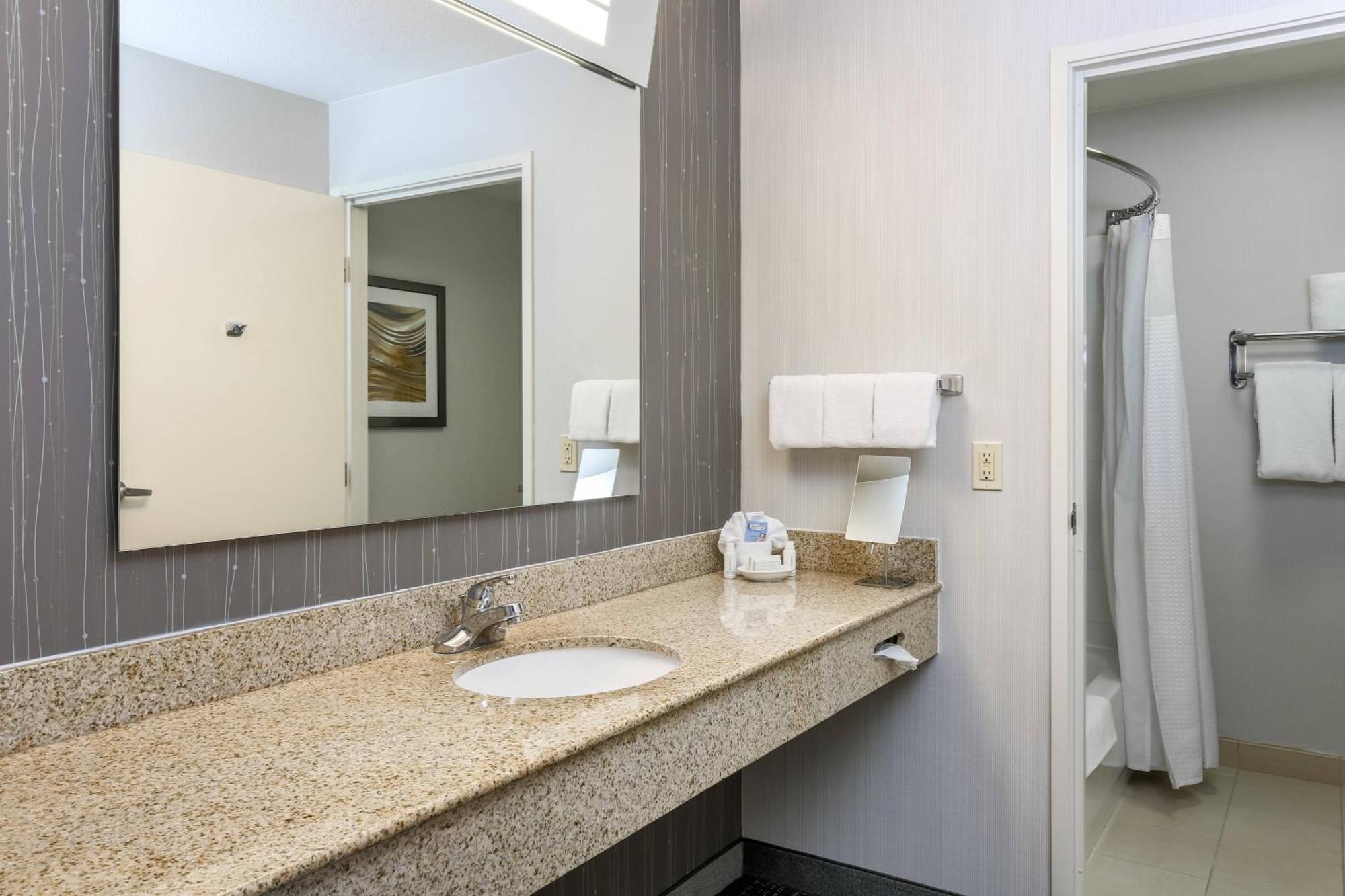 Courtyard By Marriott Roseville Galleria Mall/Creekside Ridge Drive Екстериор снимка