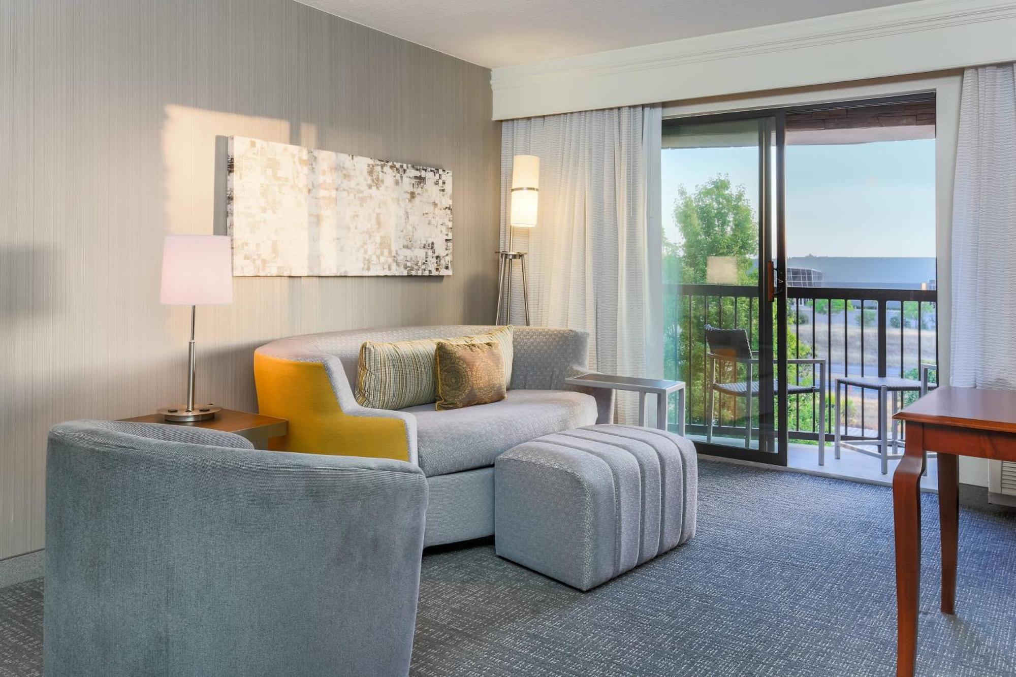 Courtyard By Marriott Roseville Galleria Mall/Creekside Ridge Drive Екстериор снимка